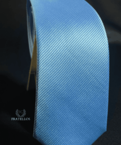 Gravata lisa azul claro M041